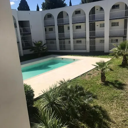 T2 Avec Loggia A 10 Min Du Centre De *
